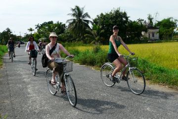 Biking Along The Coastline Tour 13 Days 12 Nights