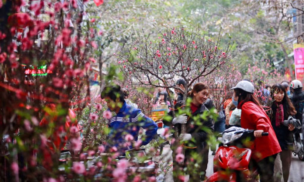 Tet-flower-market-Vietnam