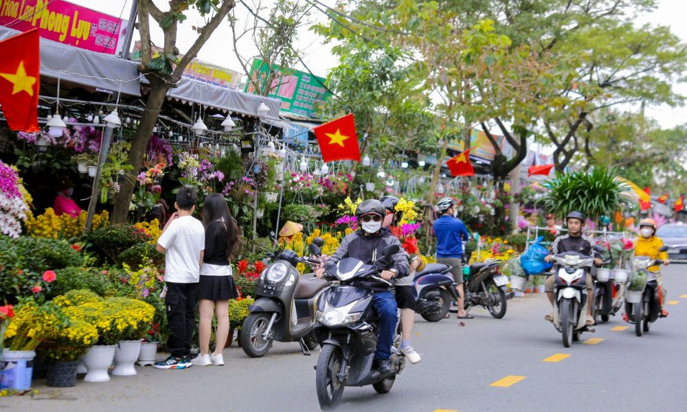 Tet-flower-market-Vietnam
