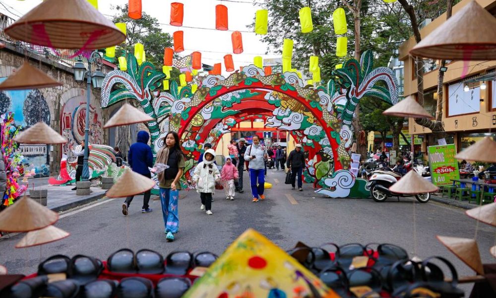 hanoi-lunar-new-year-open-stores-attractions