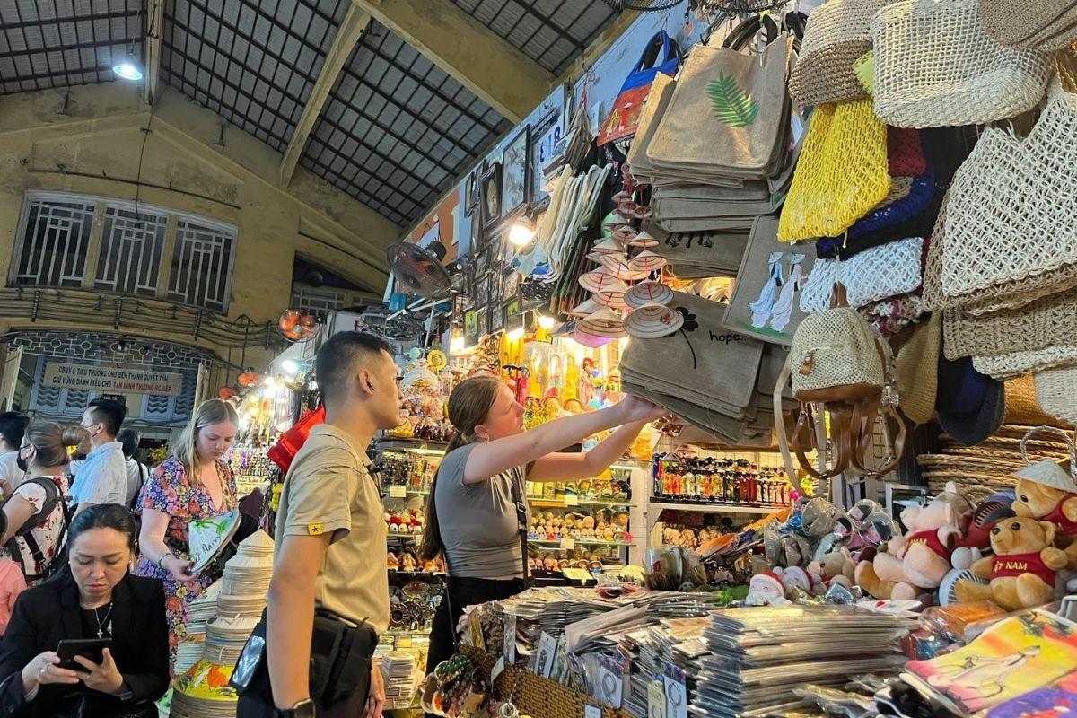 vietnam-souvenirs-guide-for-international-travelers